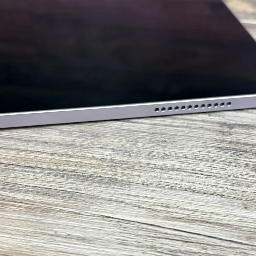 2025 Apple iPad Air 11-inch M3 Chip 256GB Wi-Fi Purple MCA64LL/A 100% Battery